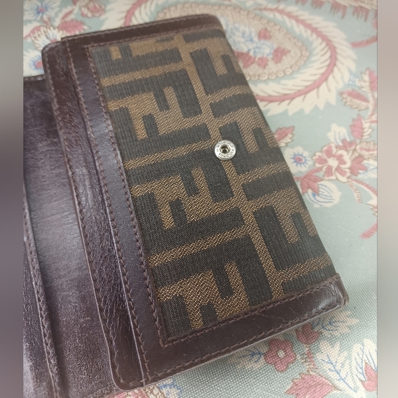 Vintage 90's Fendi Zucca Compact Wallet - Picture 6 of 14